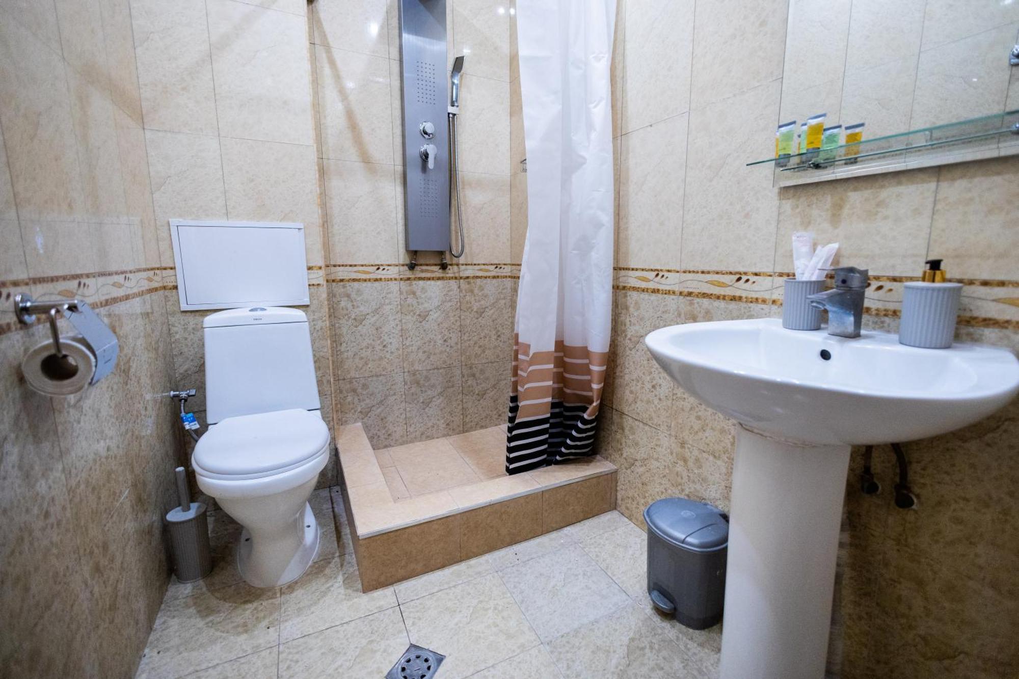 Yan Hotel Yerevan Exterior foto