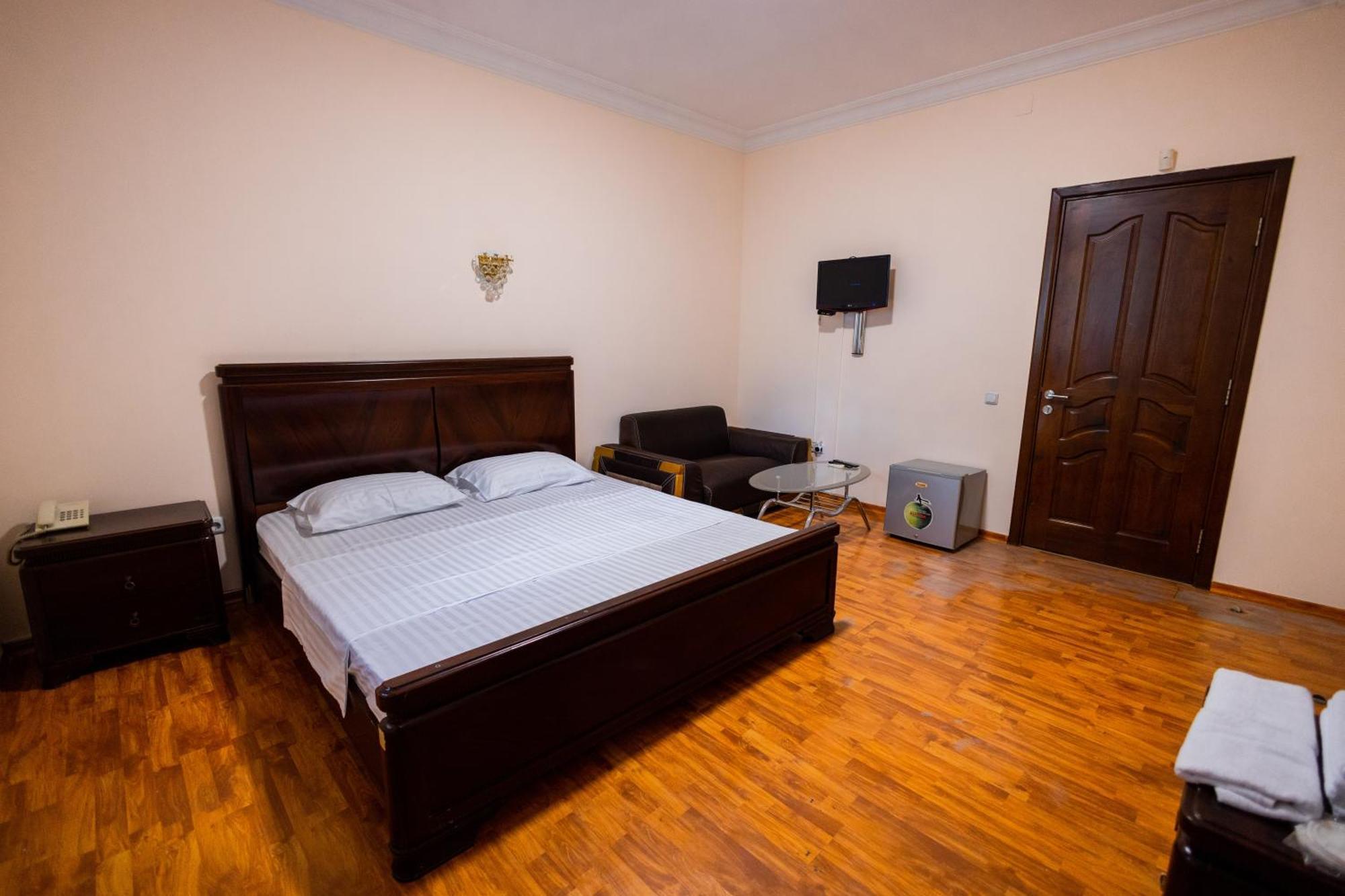 Yan Hotel Yerevan Exterior foto