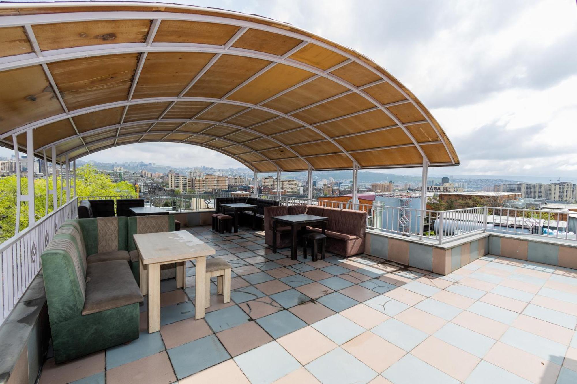 Yan Hotel Yerevan Exterior foto