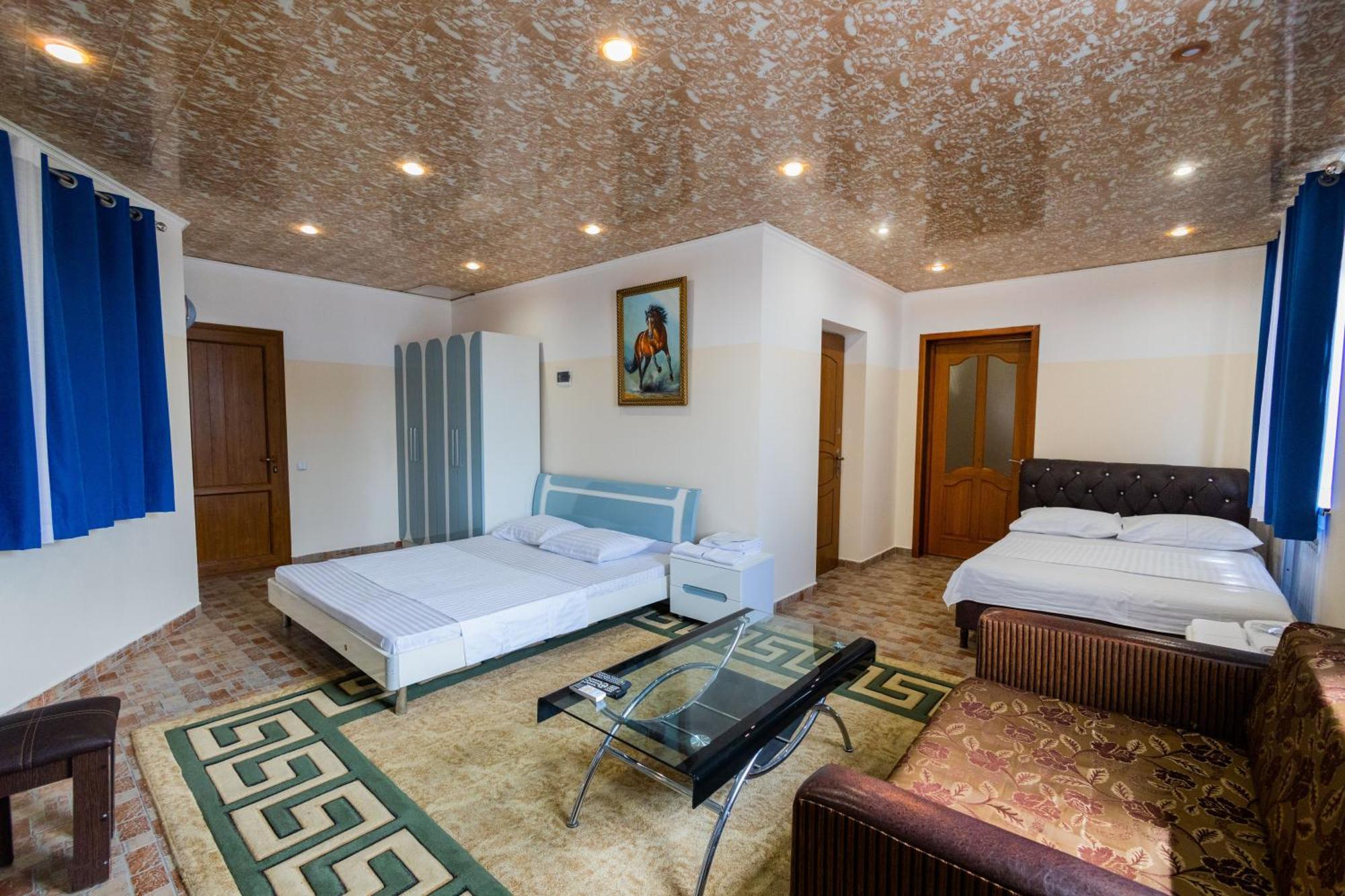 Yan Hotel Yerevan Exterior foto