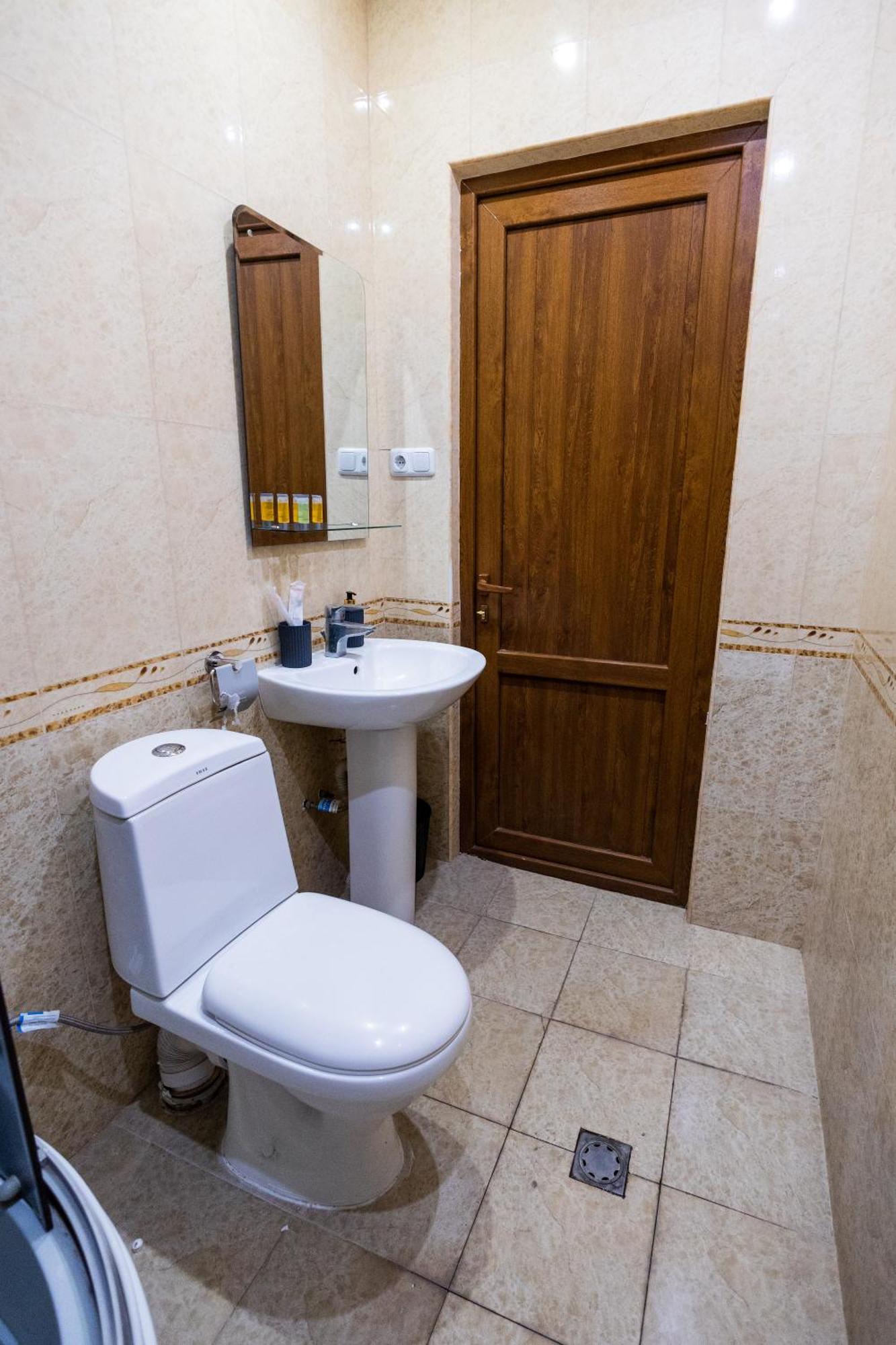 Yan Hotel Yerevan Exterior foto