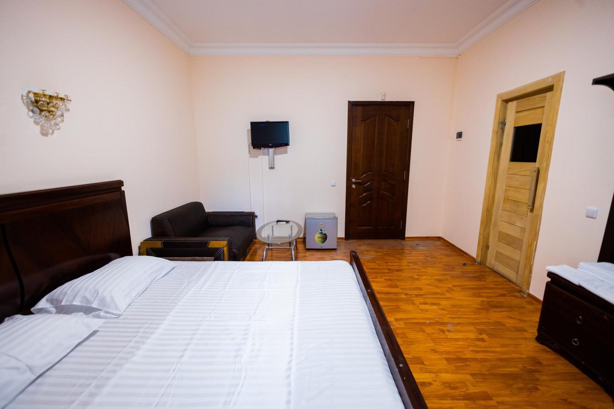 Yan Hotel Yerevan Exterior foto