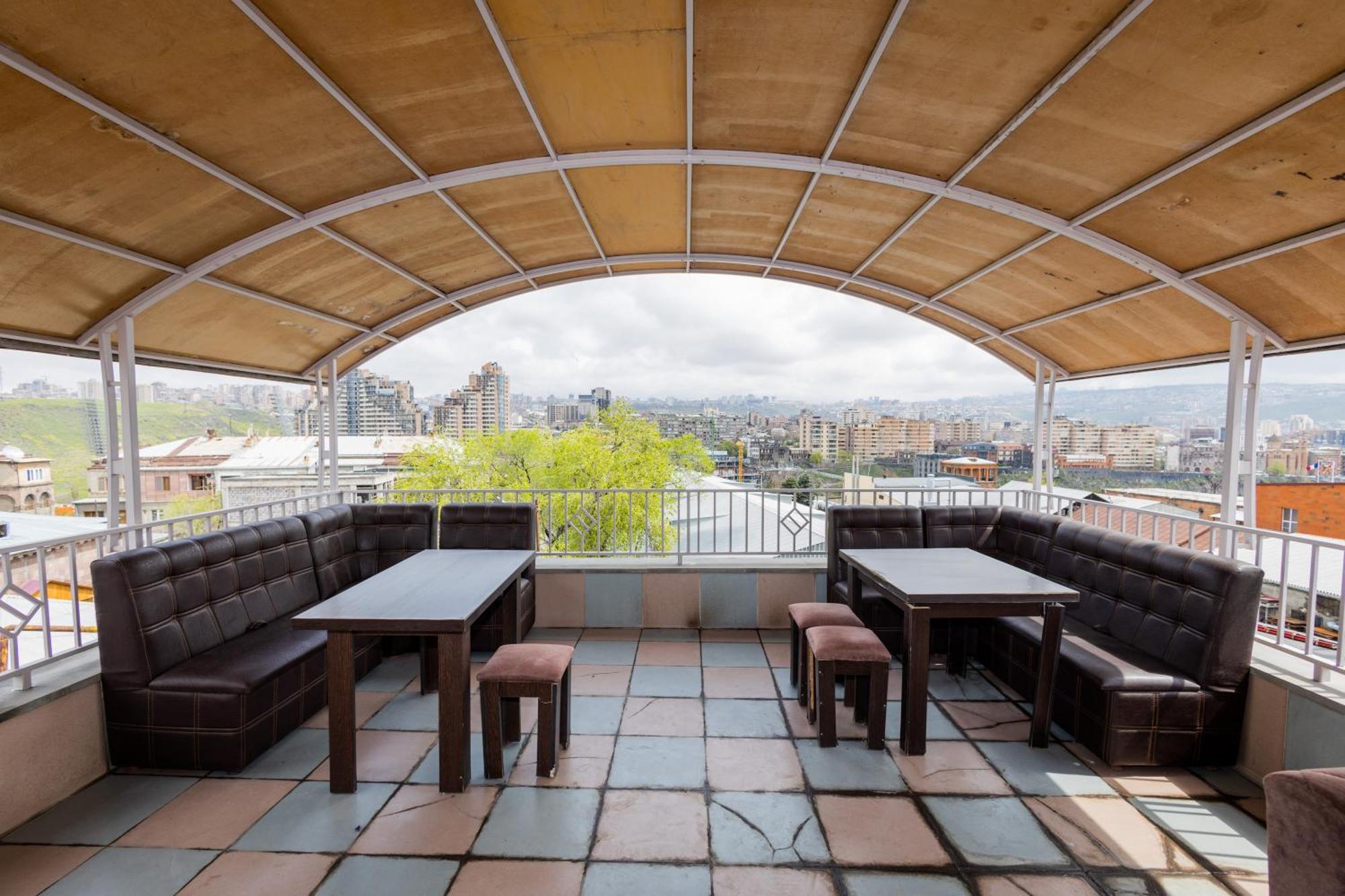 Yan Hotel Yerevan Exterior foto