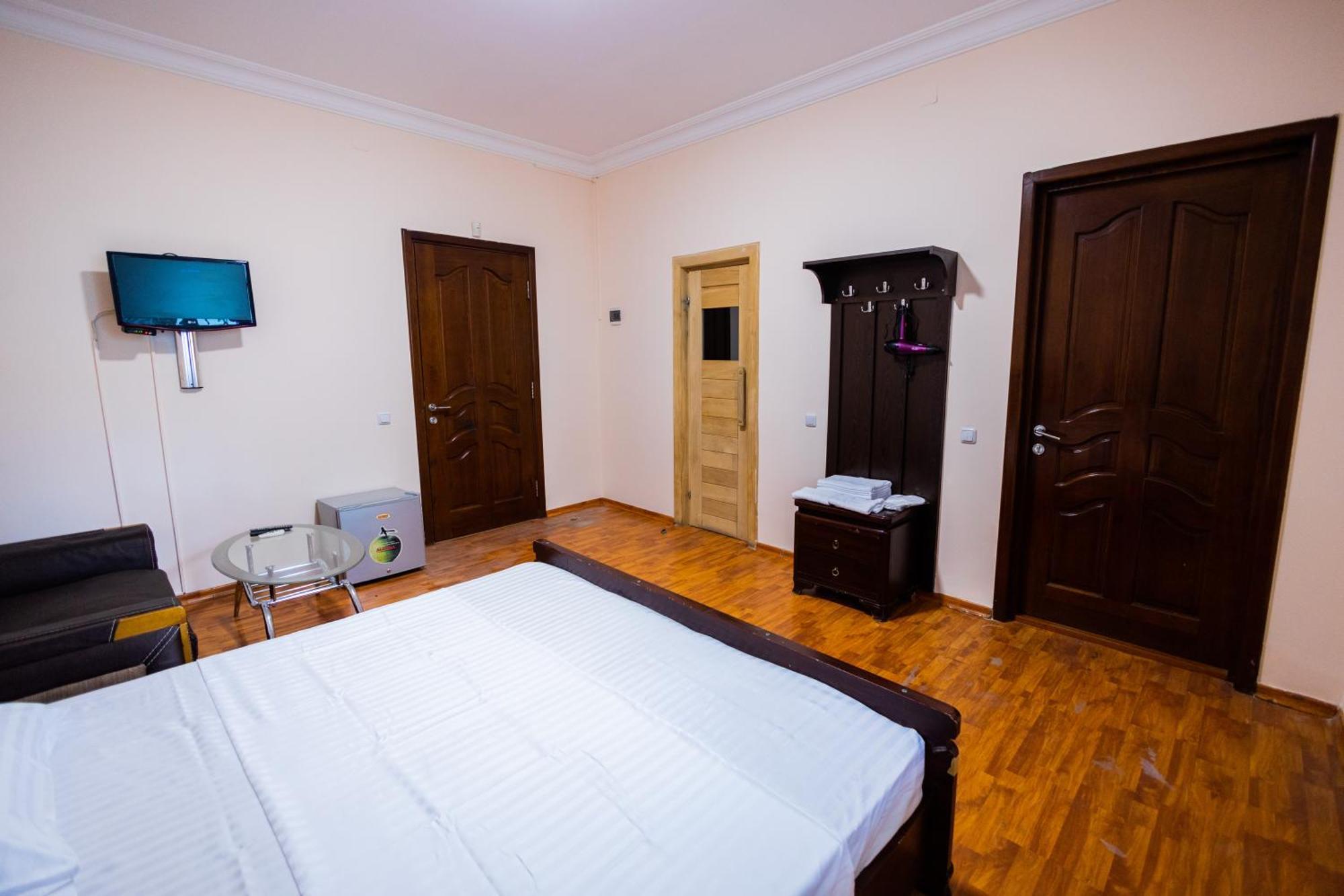Yan Hotel Yerevan Exterior foto