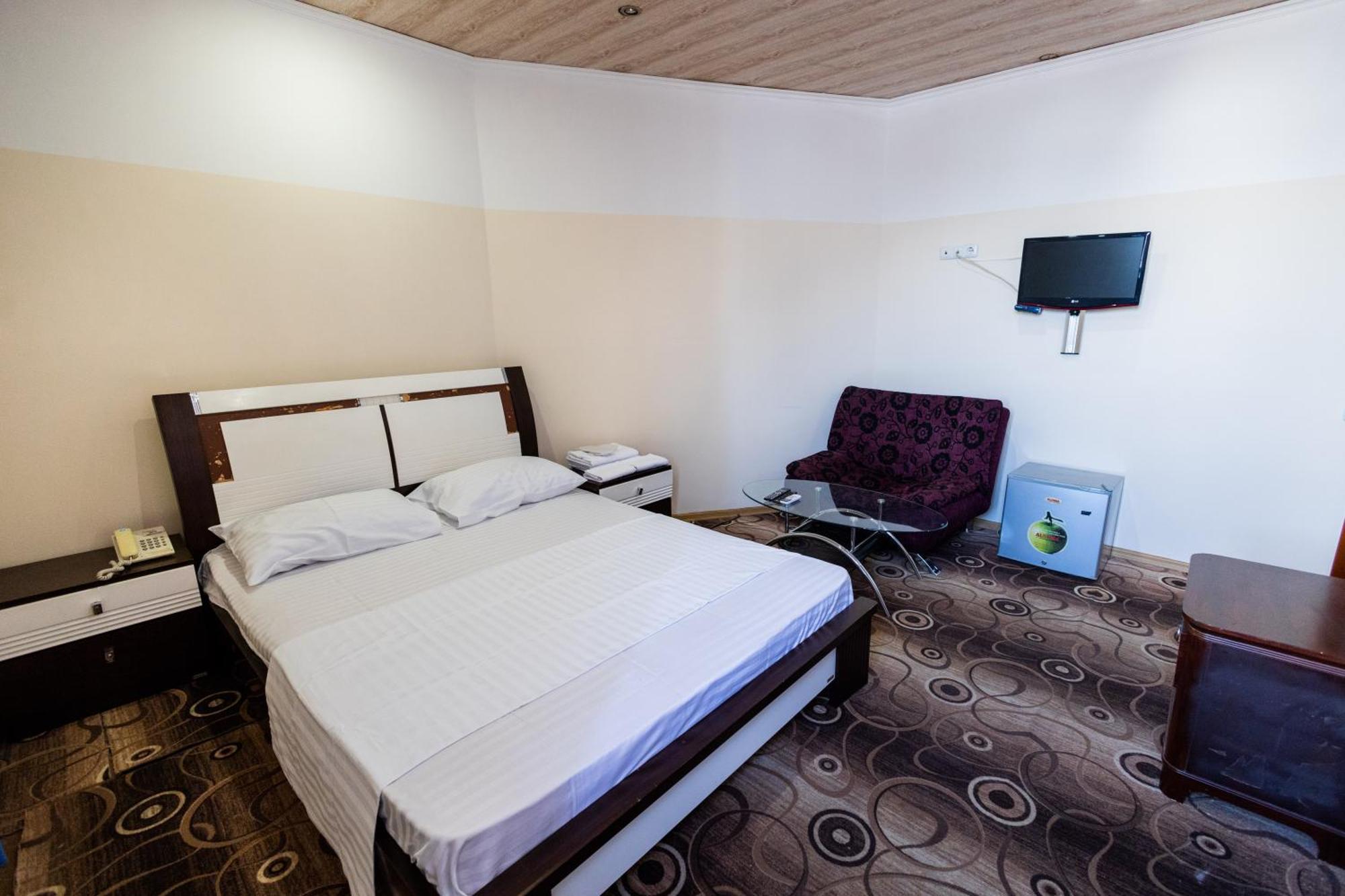 Yan Hotel Yerevan Exterior foto