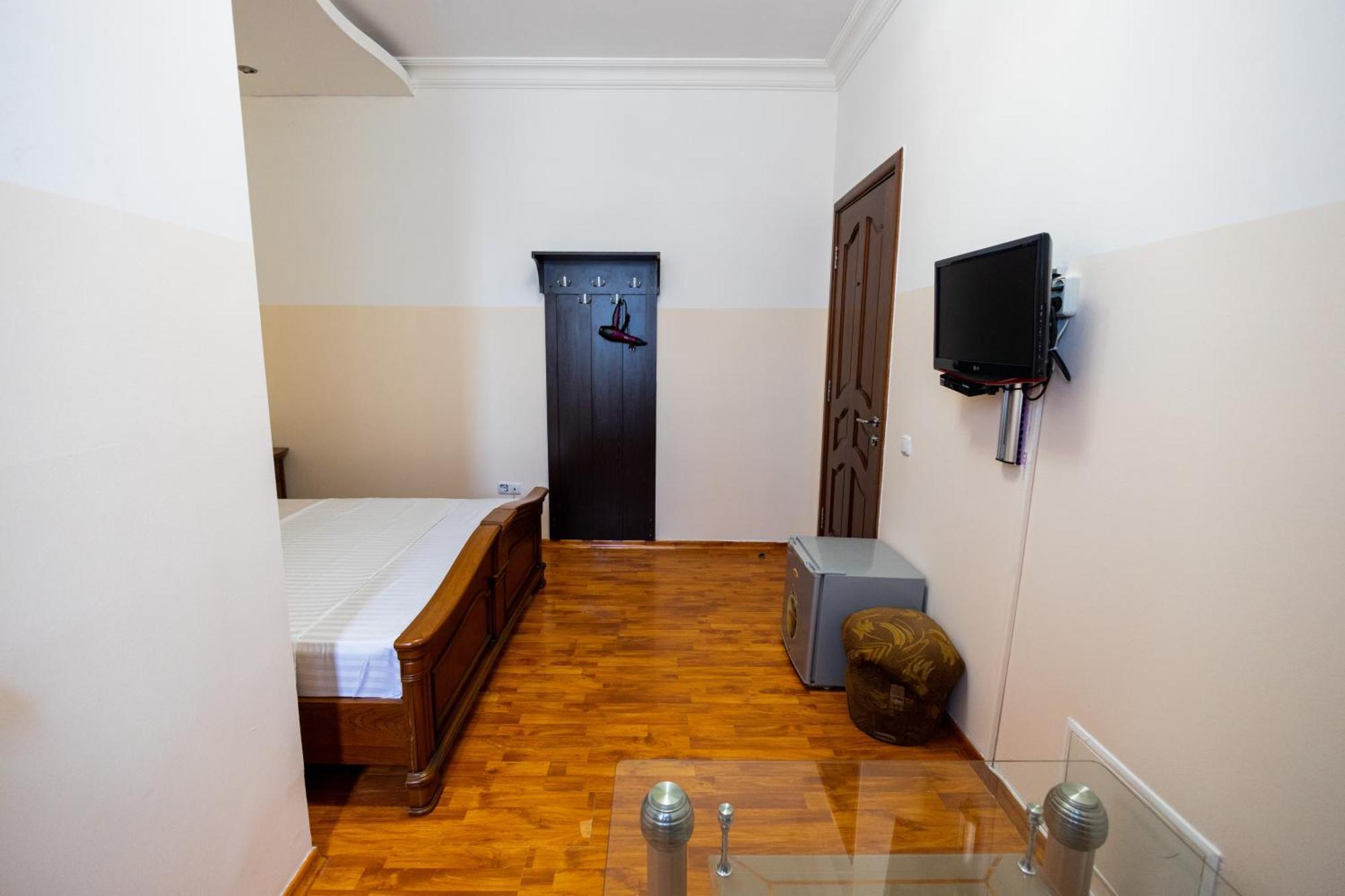 Yan Hotel Yerevan Exterior foto