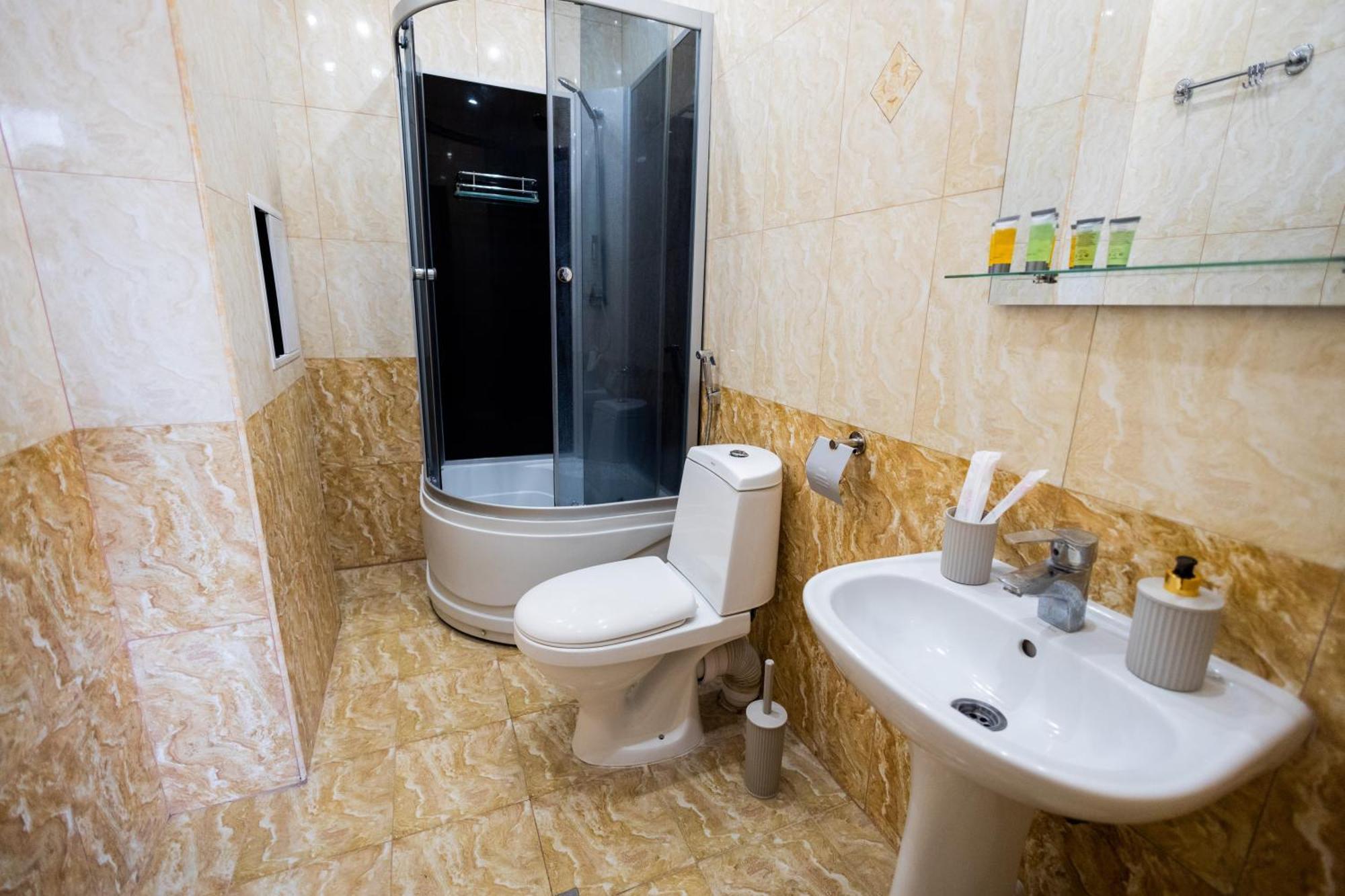 Yan Hotel Yerevan Exterior foto