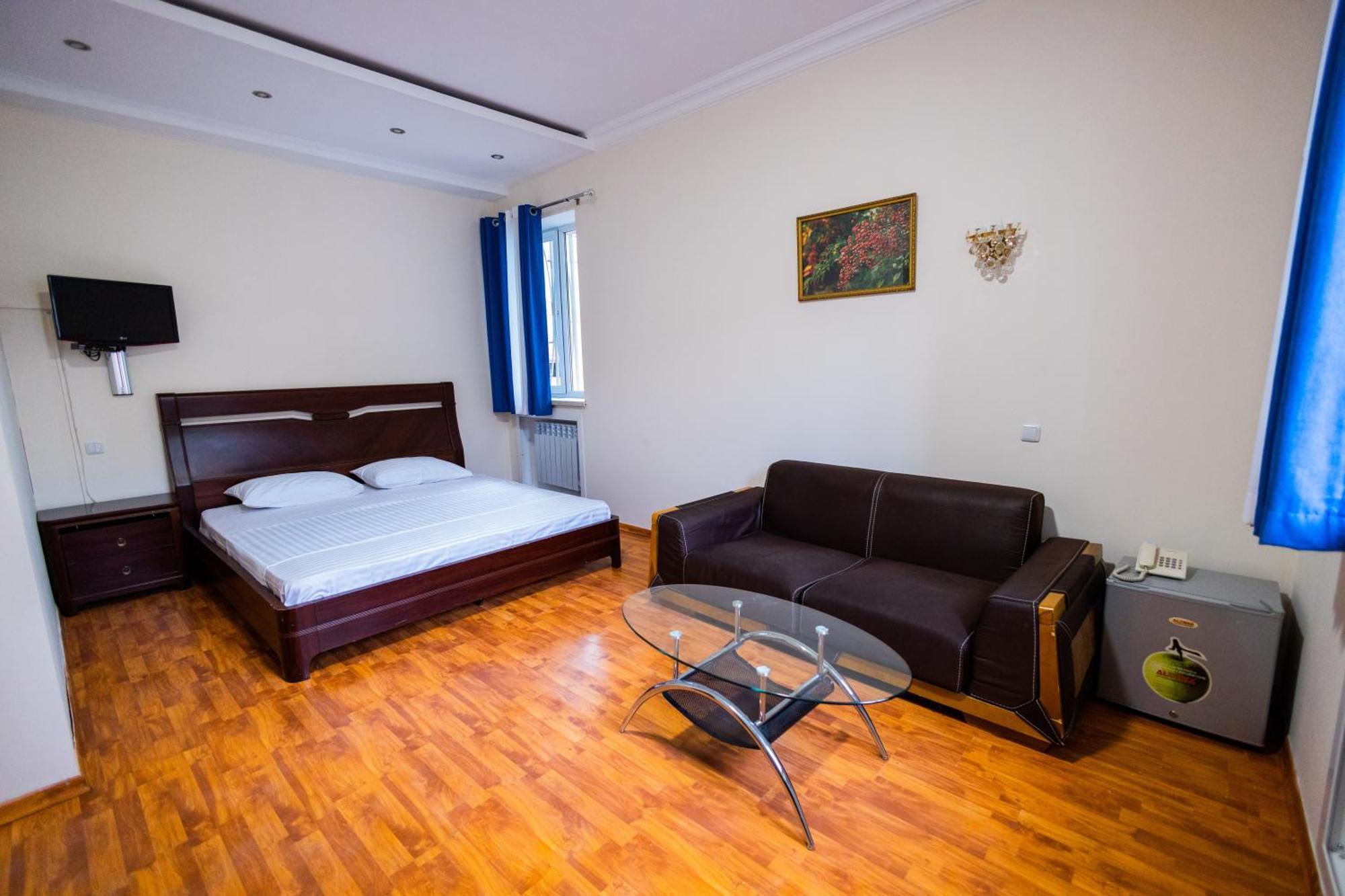 Yan Hotel Yerevan Exterior foto